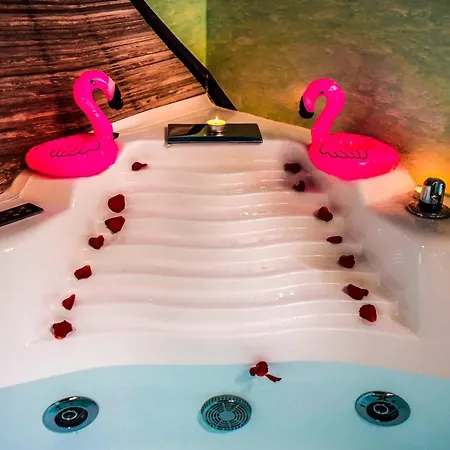 Hot Jacuzzi In Cracow Lejlighed