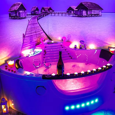 Hot Jacuzzi In Cracow Apartment *